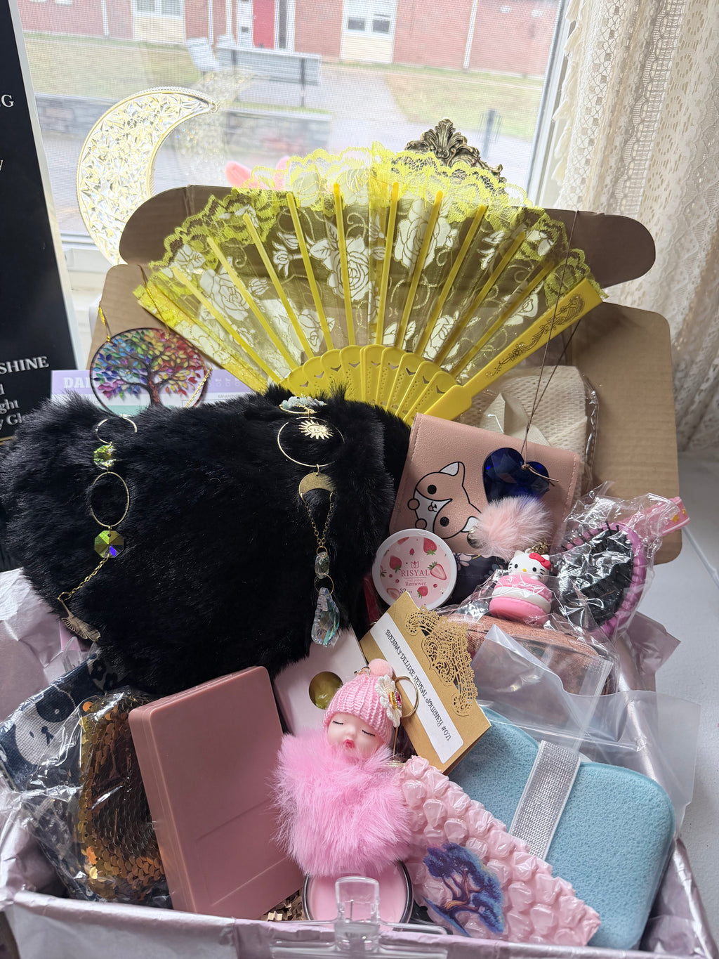 Love & Light Mystery Scoop