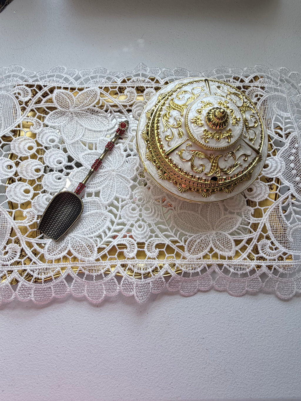 Love & Light Mystery Scoop