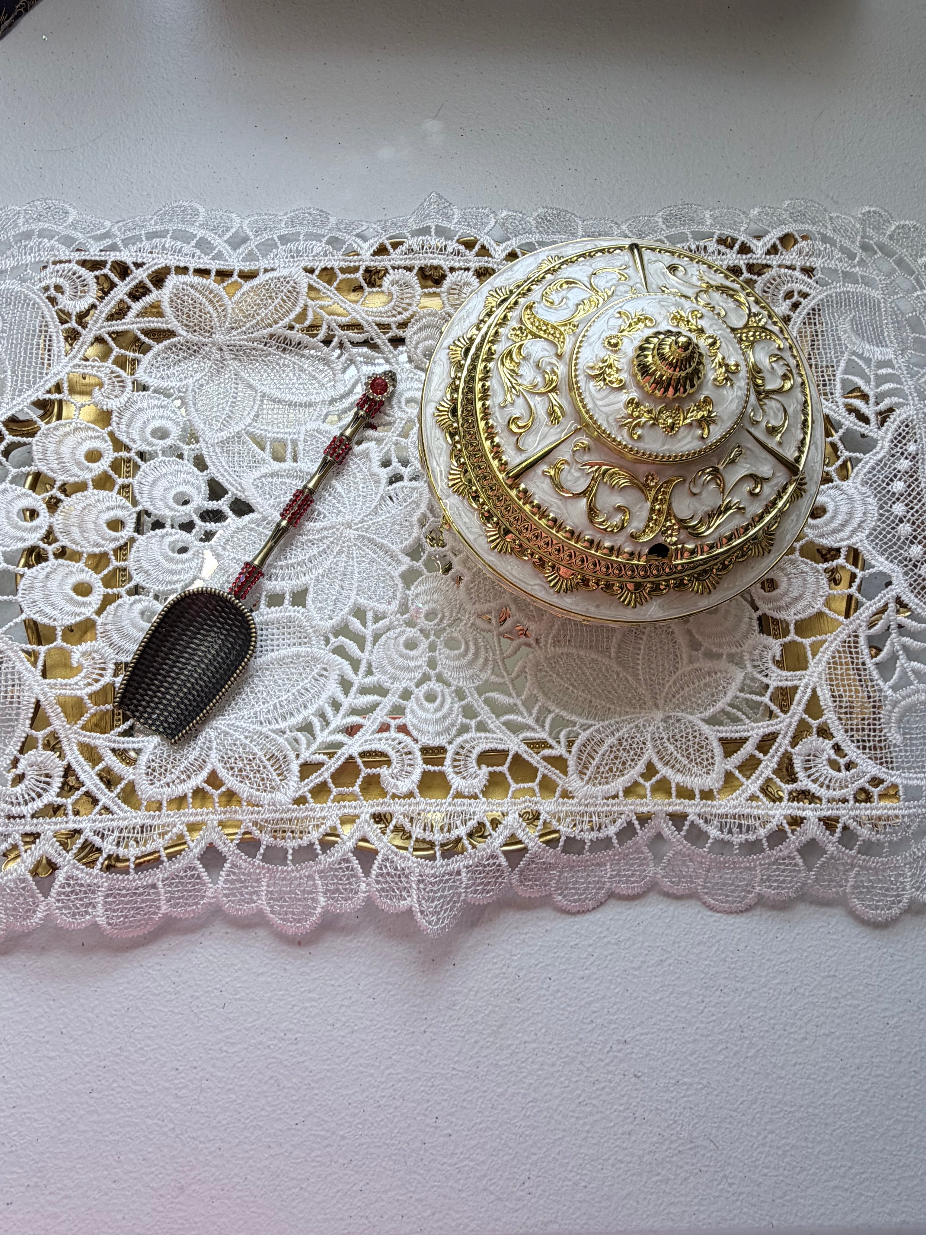 Love & Light Mystery Scoop